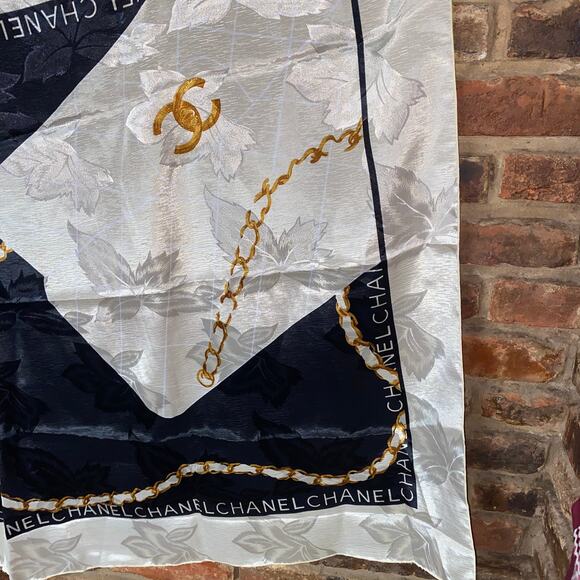 CHANEL Vintage Silk Ivory Black Chain Floral Square Scarf Women's - Picture 1 of 8